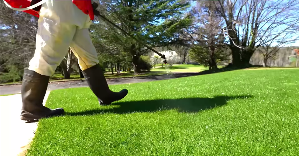 Satisfied lawn care customers in Chattanooga TN